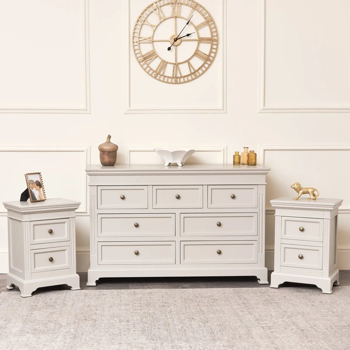 Melody Maison Large Taupe-Grey 7 Drawer Chest Of Drawers & Pair Of Bedside Tables - Daventry Taupe-Grey Range in Taupe