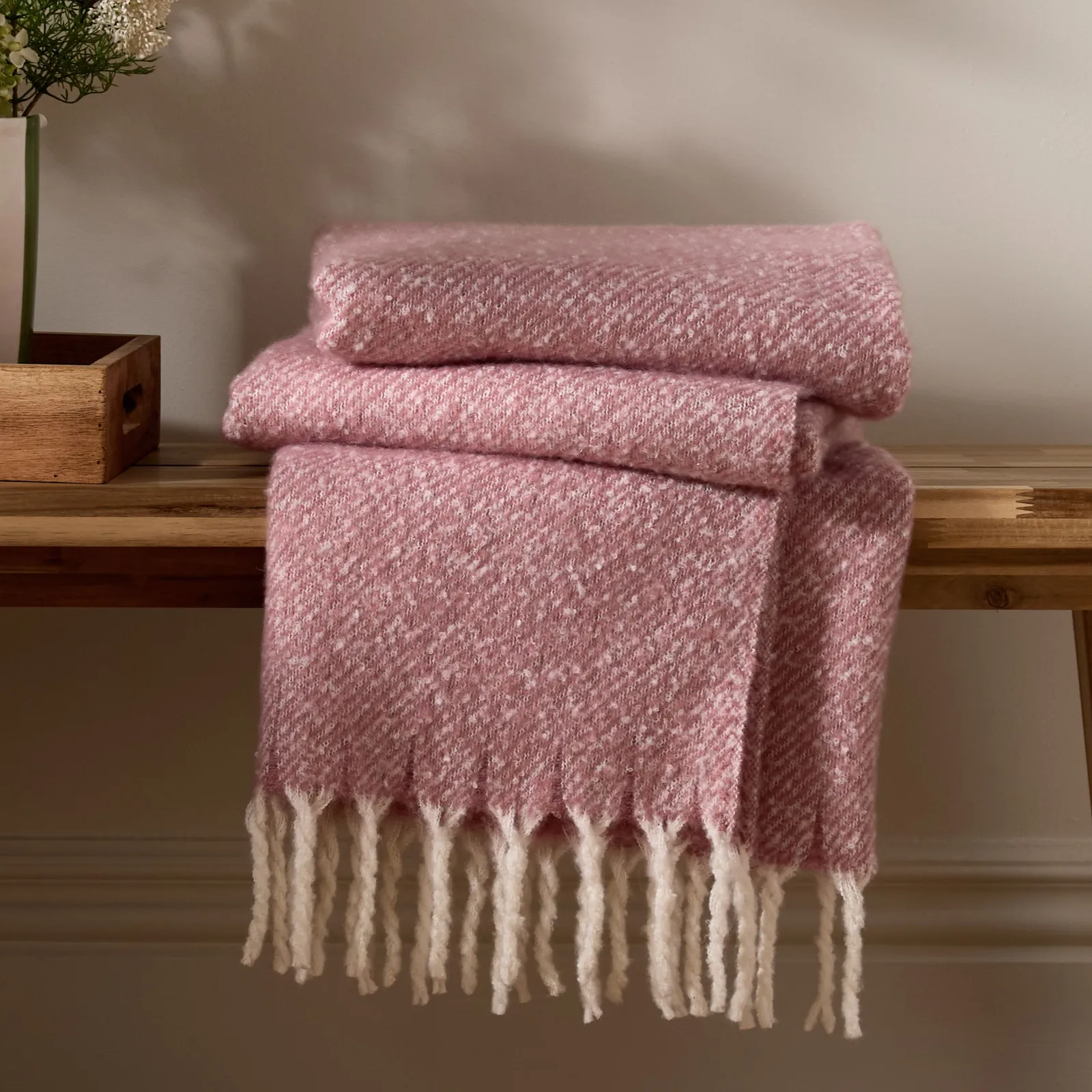 Wylder Nature Isla Woven Tasselled Throw in Pink