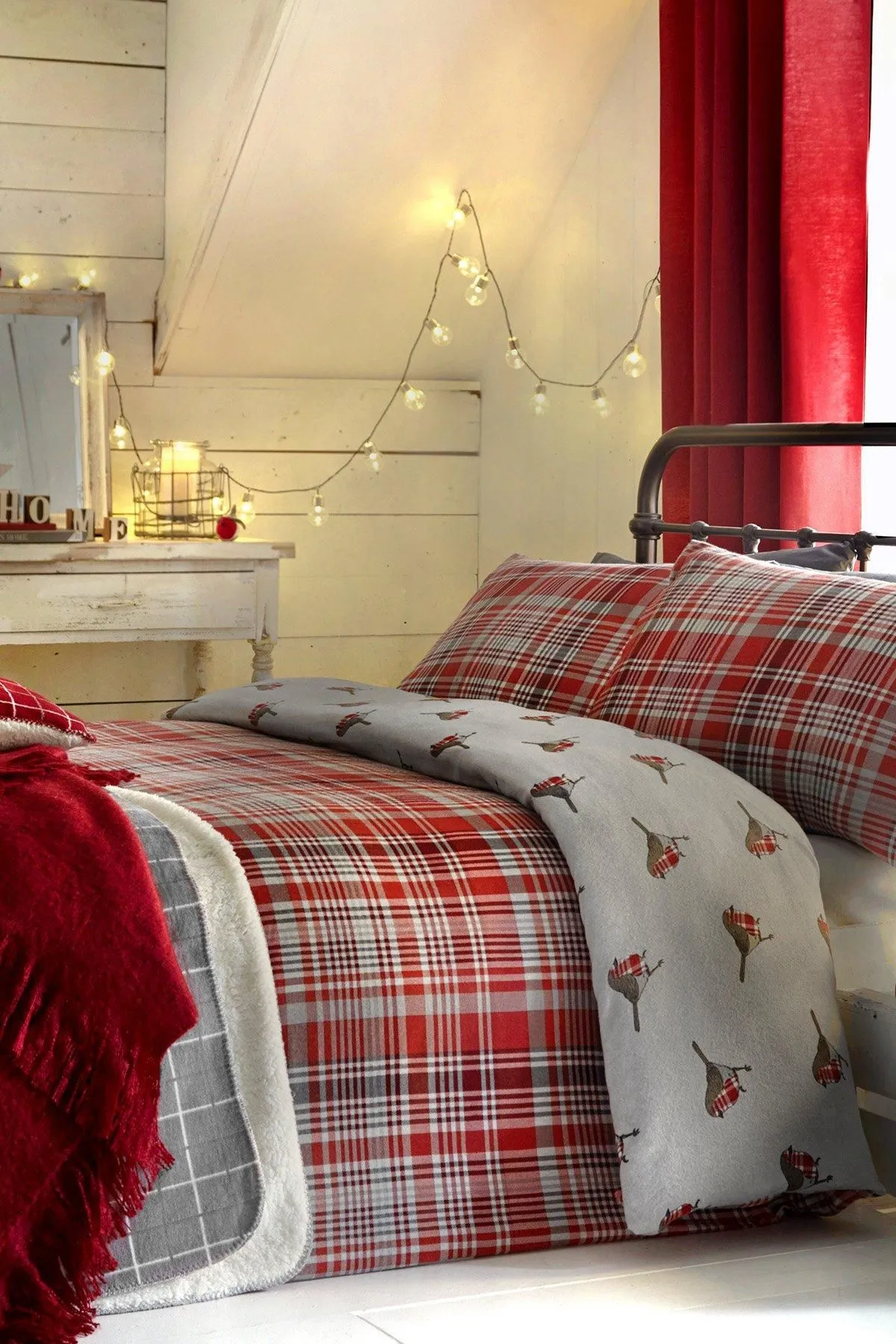 Dreams & Drapes 'Robin' 100% Brushed Cotton Winter Print Duvet Cover Set in Red 2