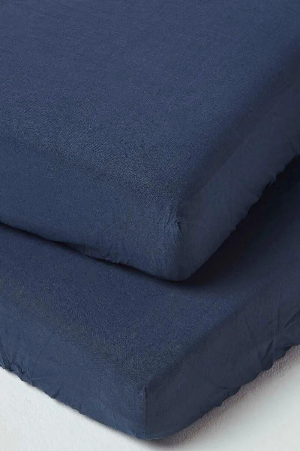 Homescapes Soft Linen Fitted Cot Sheet, Pack of 2 in Navy