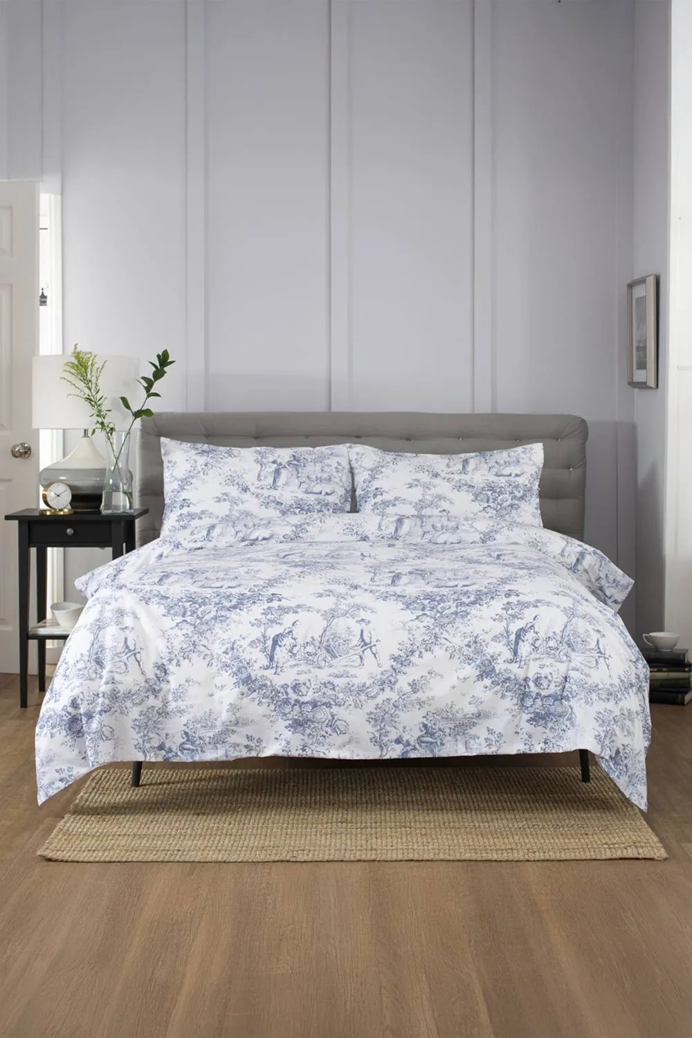 The Lyndon Company Toile De Jouy Luxurious 200 Thread Count Oxford Pillowcase Pair in Blue 2
