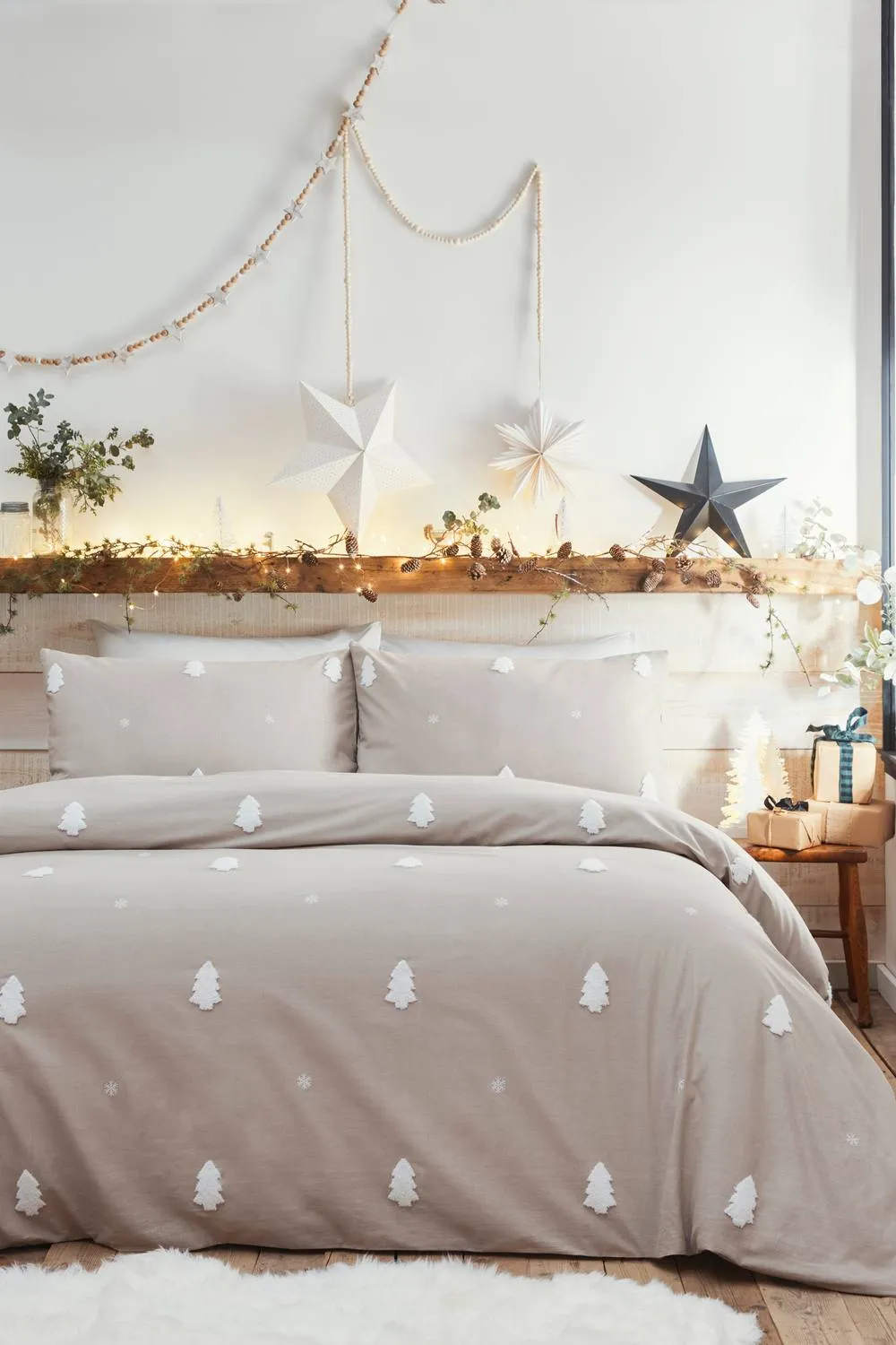 Appletree 'Tufted Trees' 100% Cotton Festive Duvet Cover Set in Natural 1