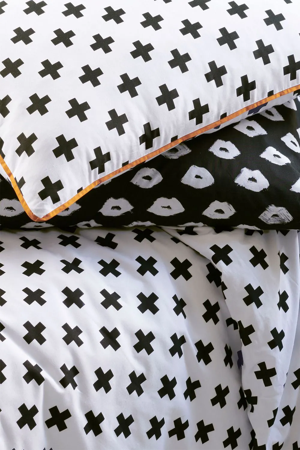 Martex Black 'Painted Lips' Fitted Sheet 3
