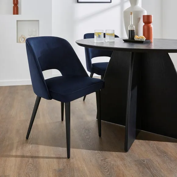 Effy 4 Seater Round Dining Table with 4 Lillia Navy Velvet Dining Chairs 2