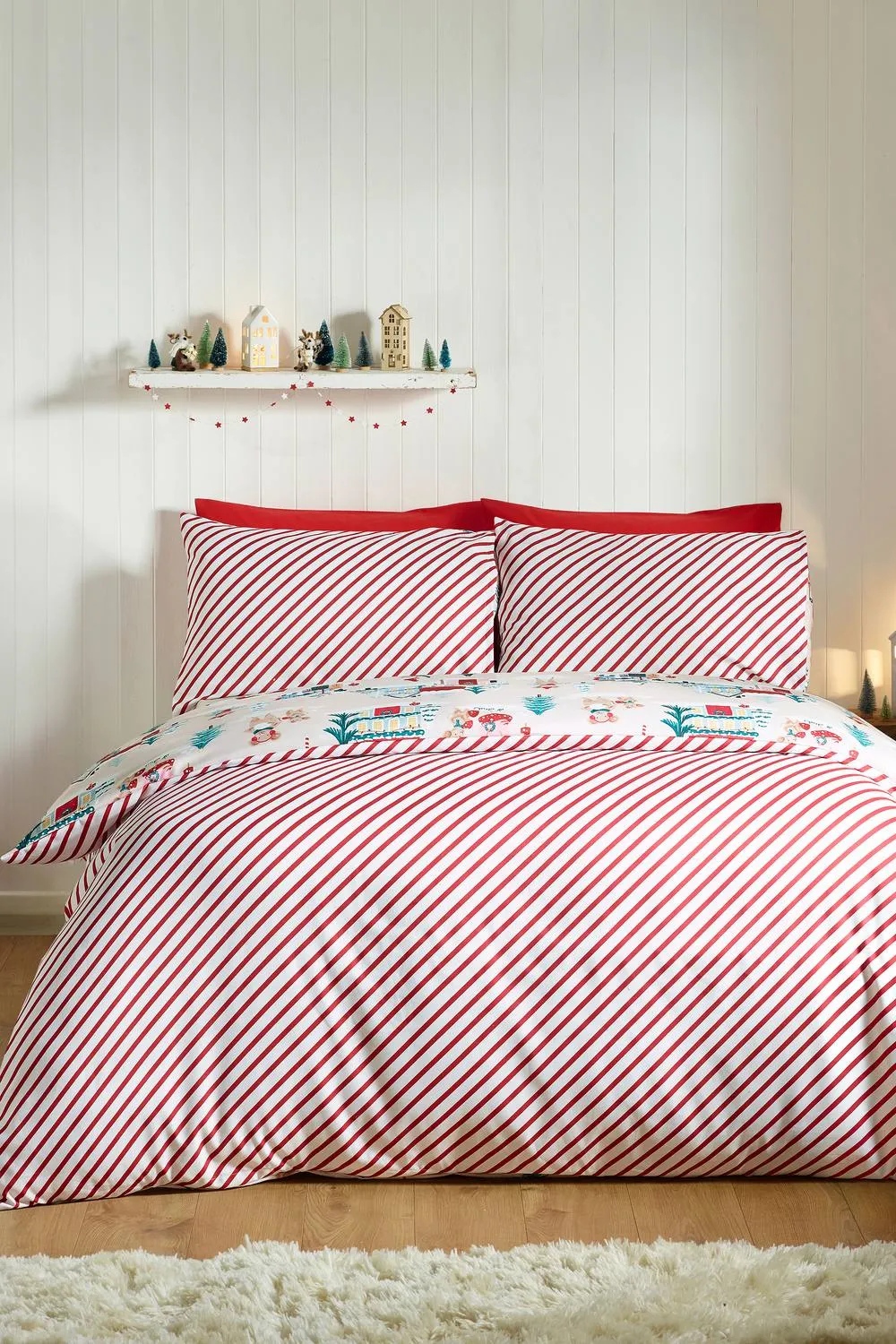 Catherine Lansfield 'Christmas Mouse Town' Reversible Duvet Cover Set in Natural 2