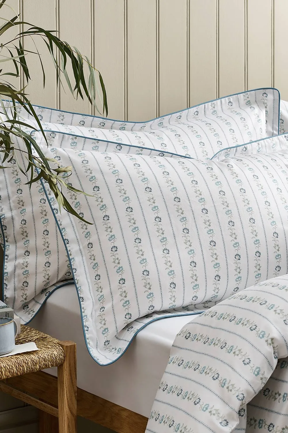 CHRISTY 'Rosamund' Botanical Cotton Sateen Duvet Cover Set in White 5