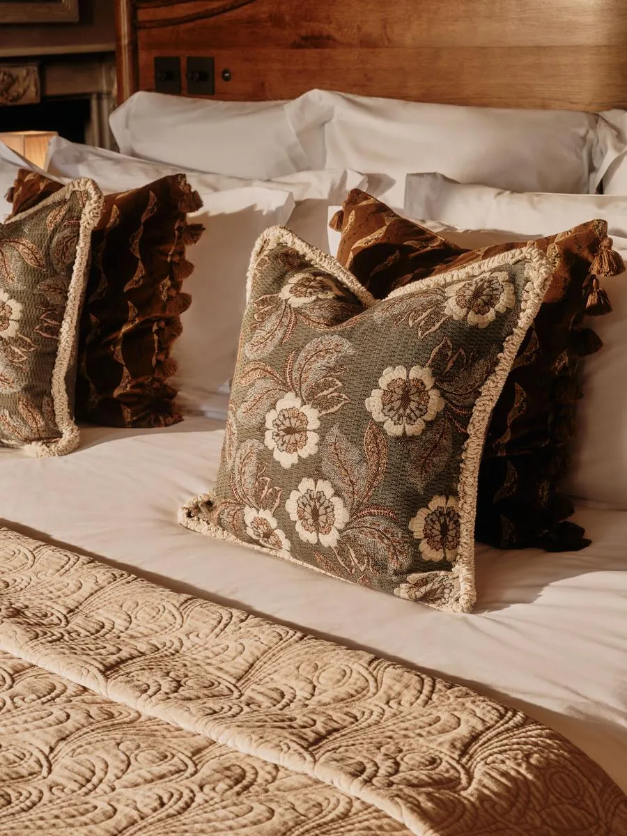 Nita Square Cushion