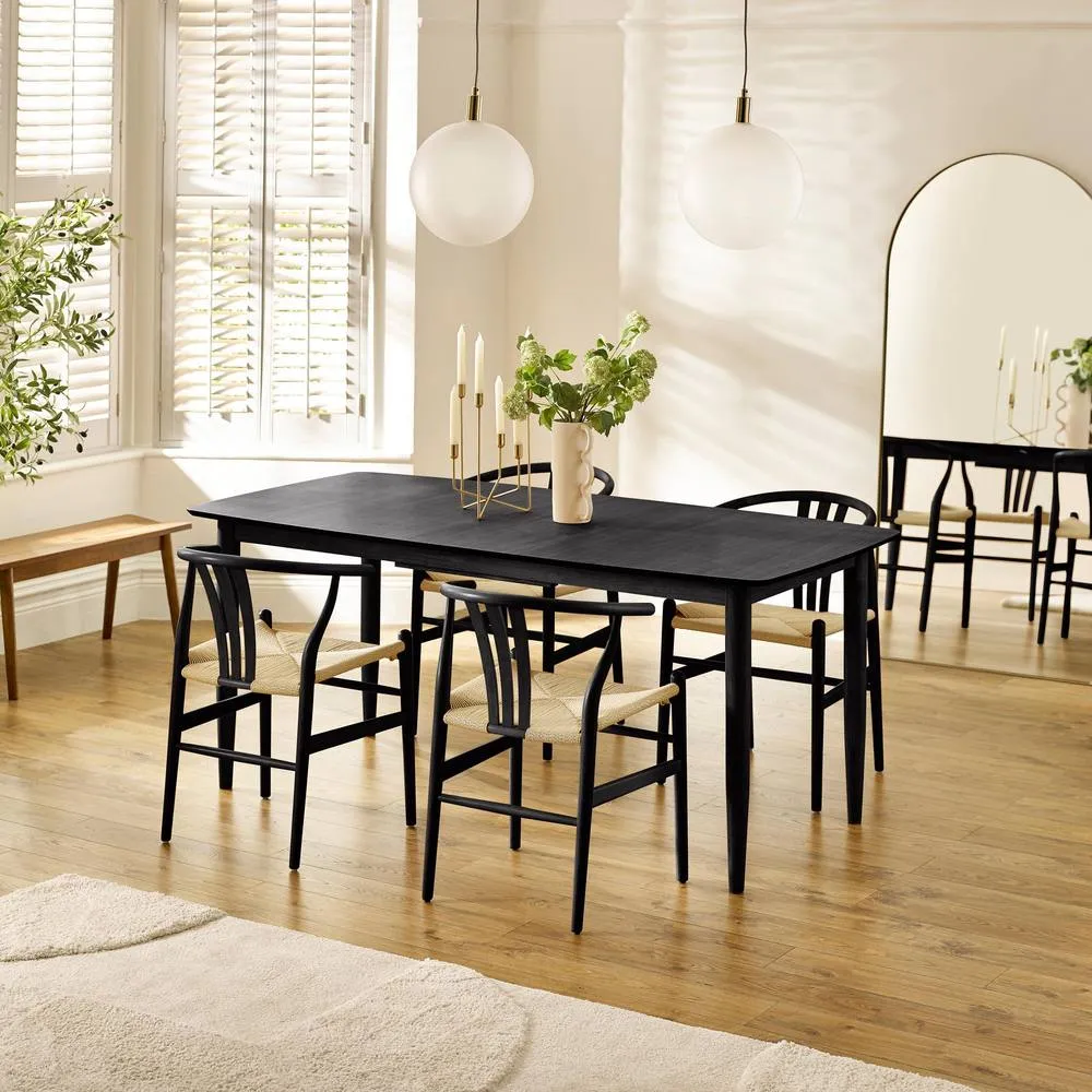 FurnitureboxUK Leif Wood Extending Table & 4 Caia Wishbone Oak Dining Chairs in Black
