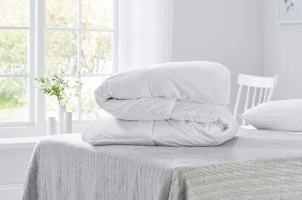 Early's of Witney 'Sateen Stripe' 10.5 Tog Duvet in White
