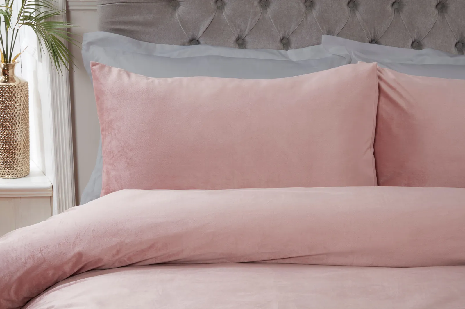 Smart Living Luxury Soft & Elegant Matte Velvet Duvet Cover Set with Pillowcases in Pink 2