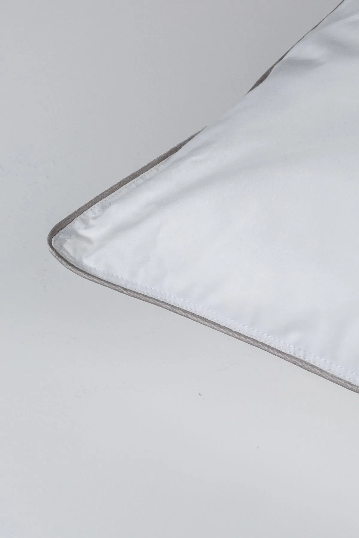Soak&Sleep Soft As Down Microfibre Superking Pillow - Soft/Medium in White 4