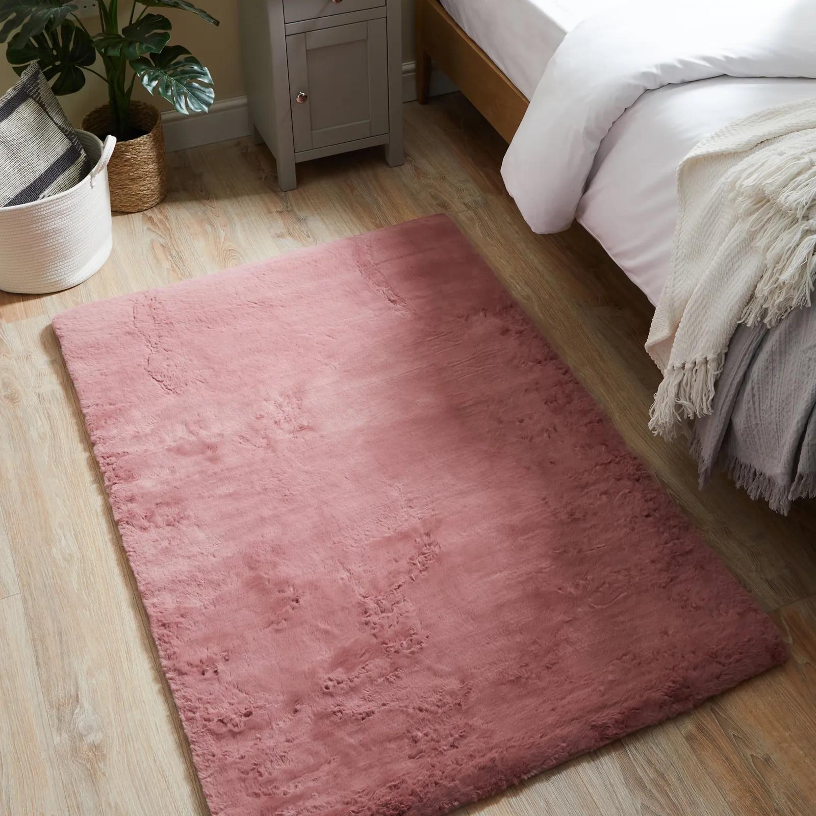 Faux Rabbit Fur Rug Rose (Pink)