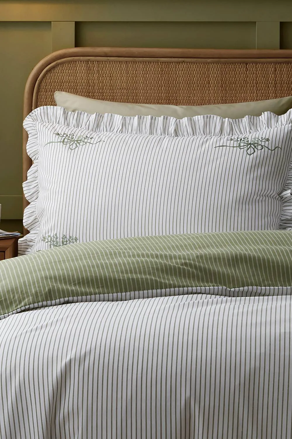 Appletree 'Frilled Embroidered Bow Stripe' 100% Cotton Duvet Cover Set in Green 2