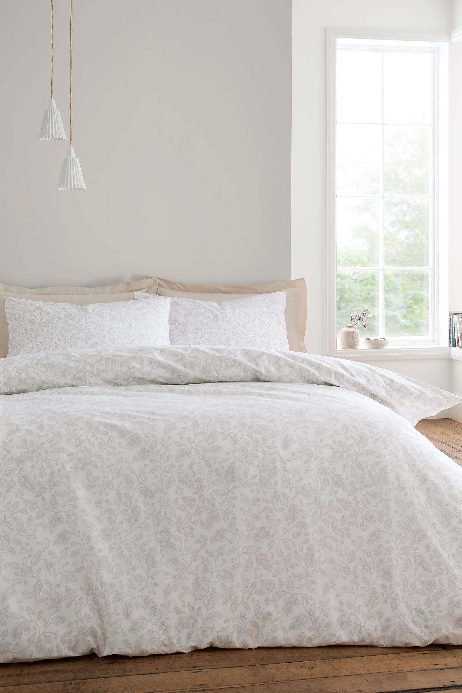 Bianca 'Woodland' 200 Thread Count Cotton Reversible Duvet Cover Set in Natural 2