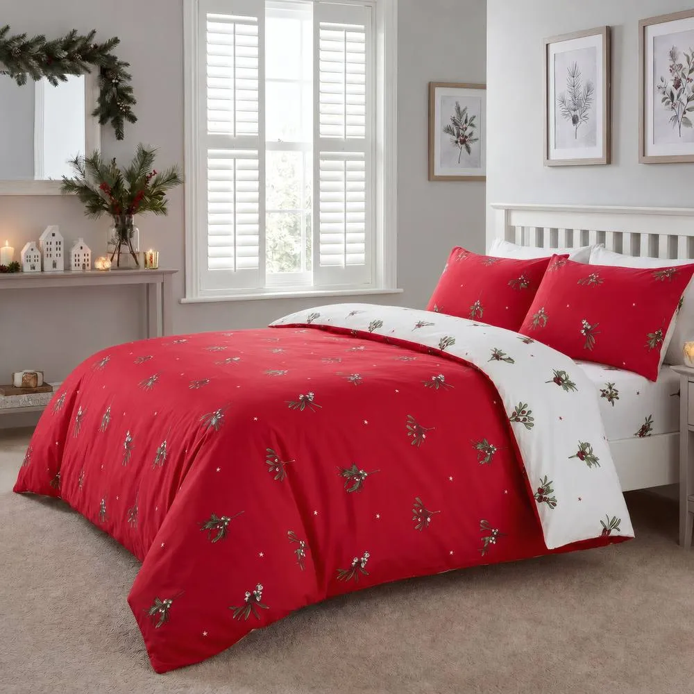 Rapport Home Mistletoe Christmas Complete Duvet Set with Fitted Sheet & Pillowcases in Red 1