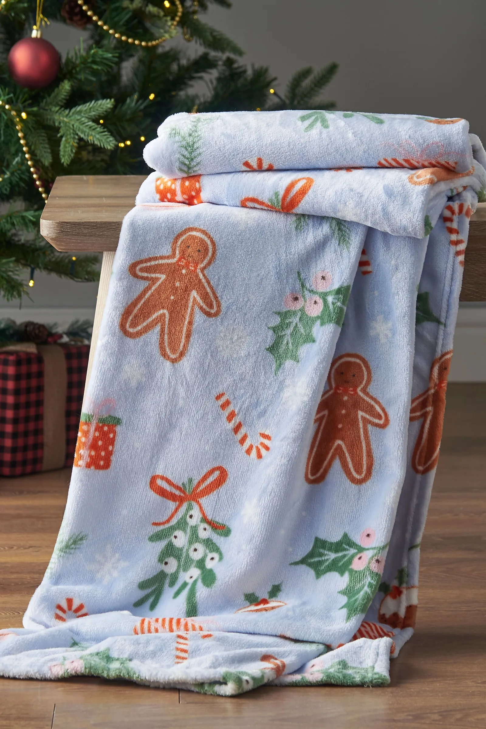 Catherine Lansfield 'Christmas Gingerbread' Cosy Fleece Blanket Throw in Blue