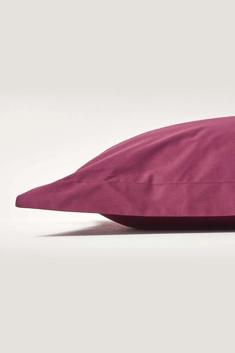 Homescapes Egyptian Cotton Oxford Pillowcase 200 TC, Standard Size in Plum 2