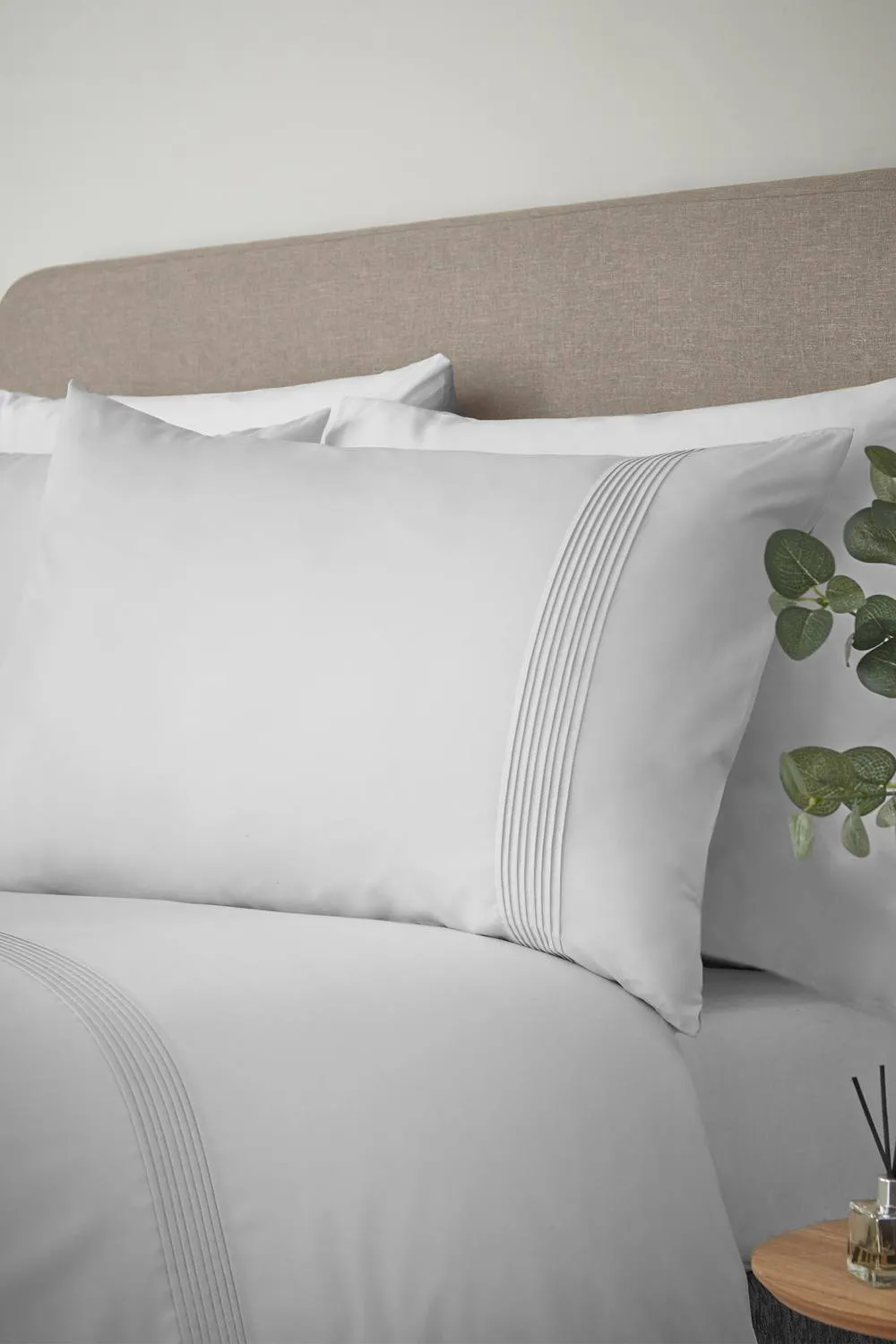 Catherine Lansfield Pintuck Easy Iron Percale Duvet Cover Set in White 2