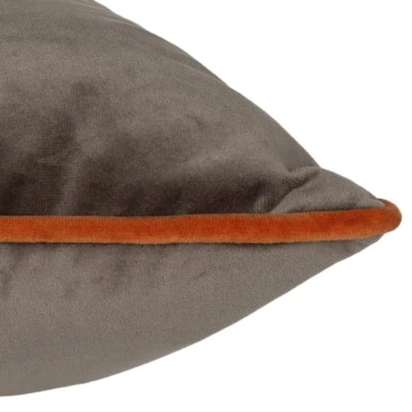 Furn. Square Cushion 4