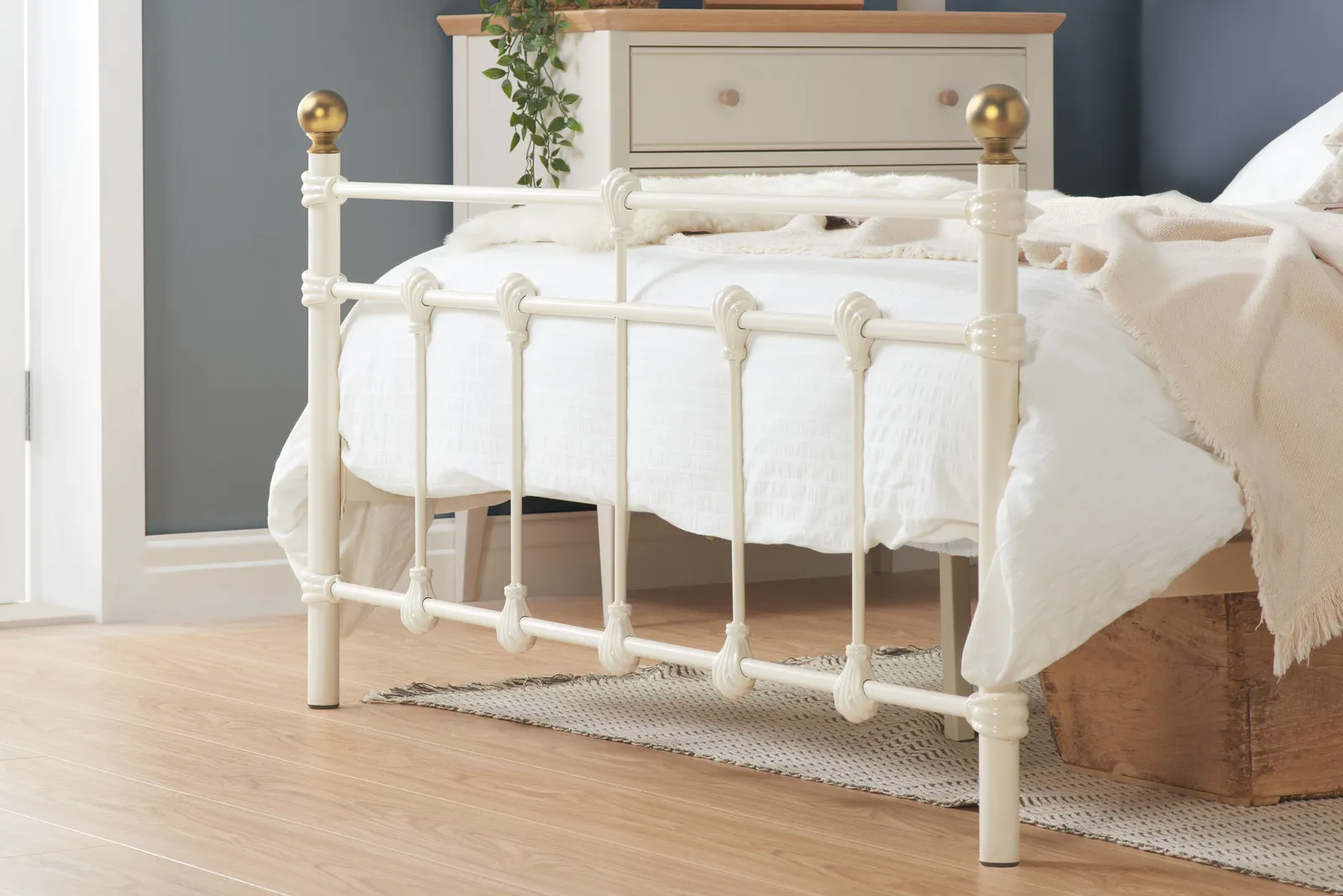 Birlea Atlas Bed in Cream 3
