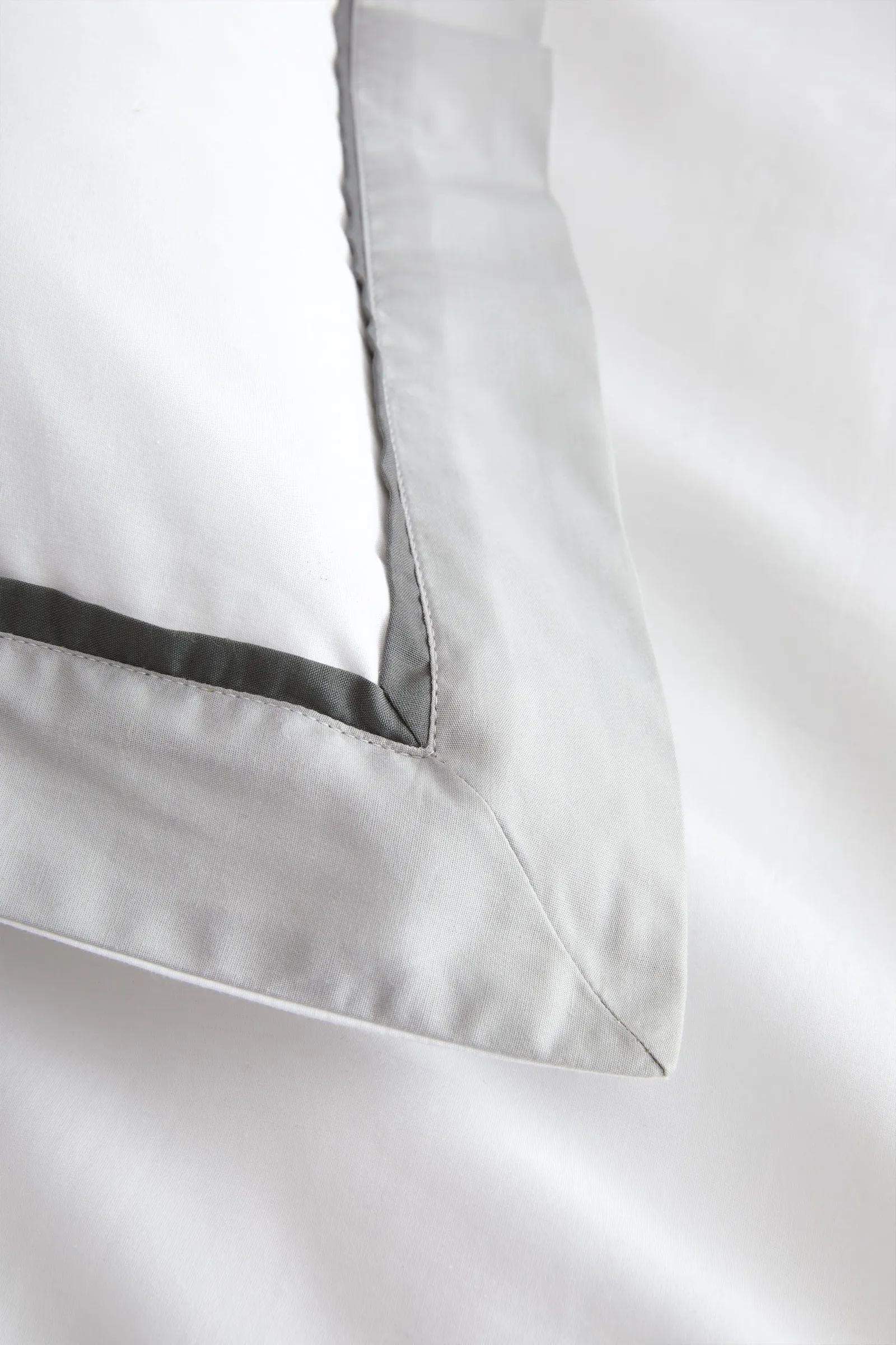 Bianca 'Mayfair' 200 Thread Count Cotton Duvet Cover Set in White 3