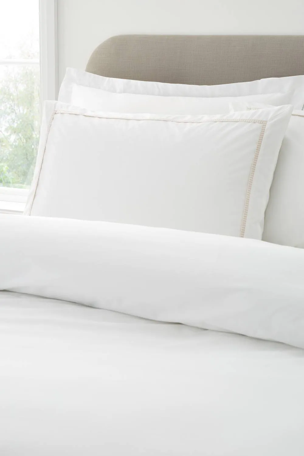 Bianca Contrast Trim 200 Thread Count Cotton Duvet Cover Set in Natural 2