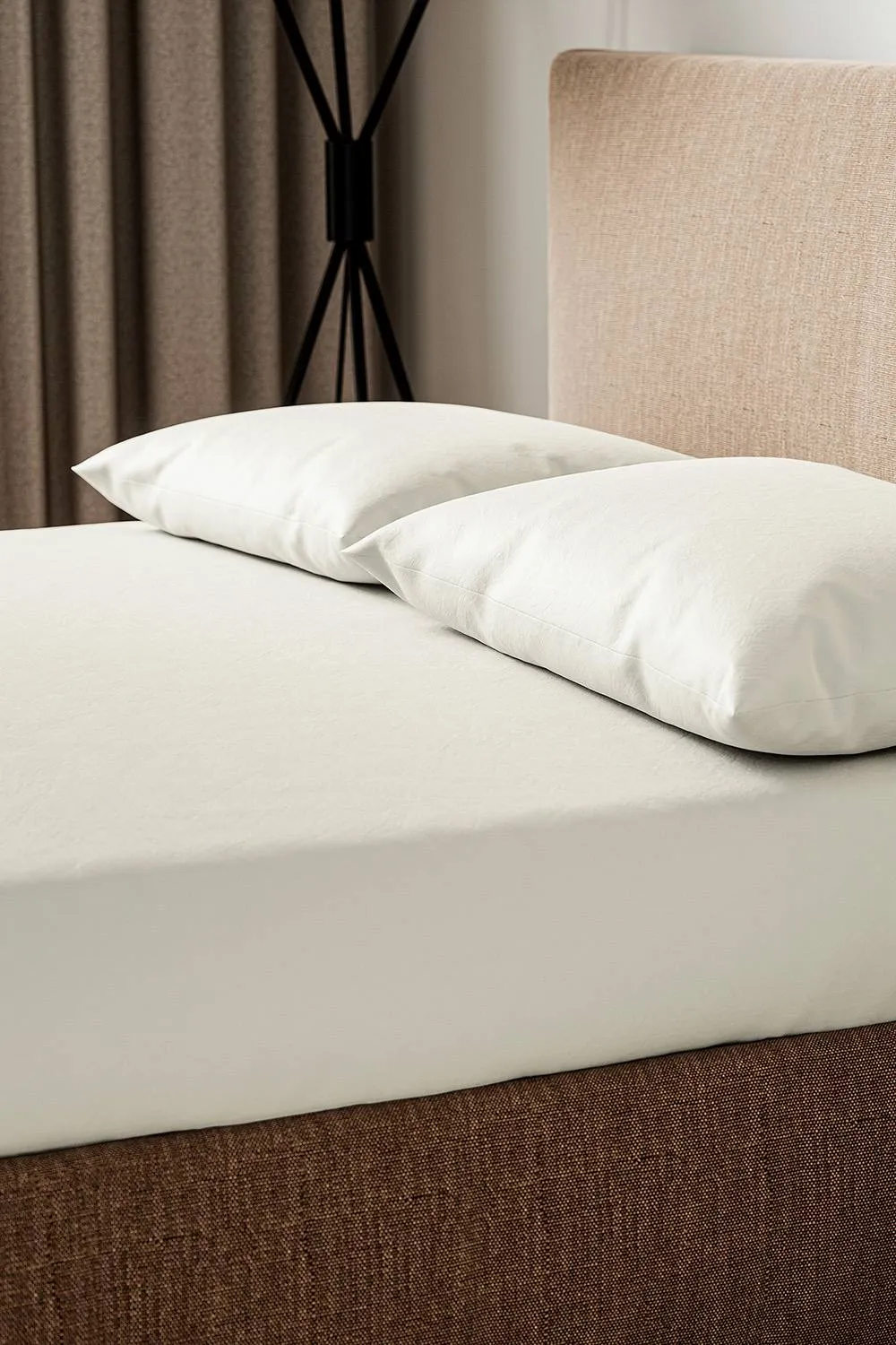 Helena Springfield '200 Thread Count' Cotton Fitted Sheet & Pillowcase Set in Soft White 1