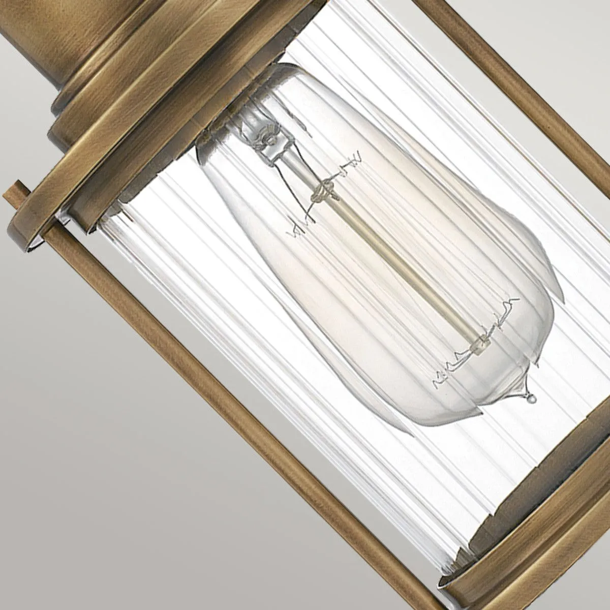 Netlighting Quoizel Riggs Wall Lamp Weathered Brass IP44 in Yellow 4