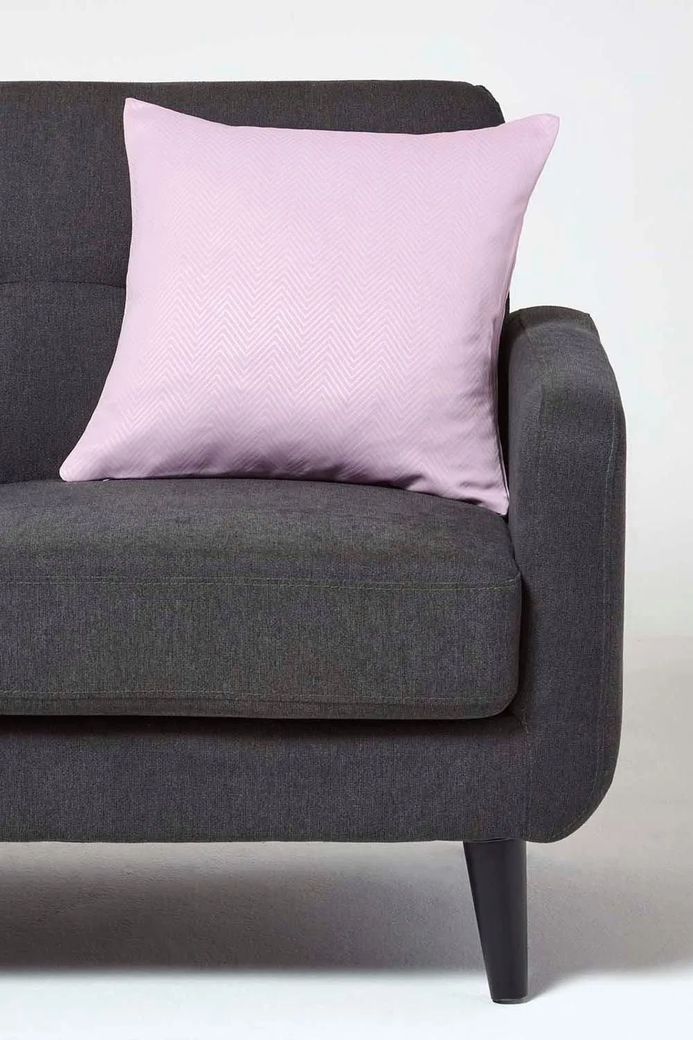 Homescapes Herringbone Cushion Cover in Pale Pink 2