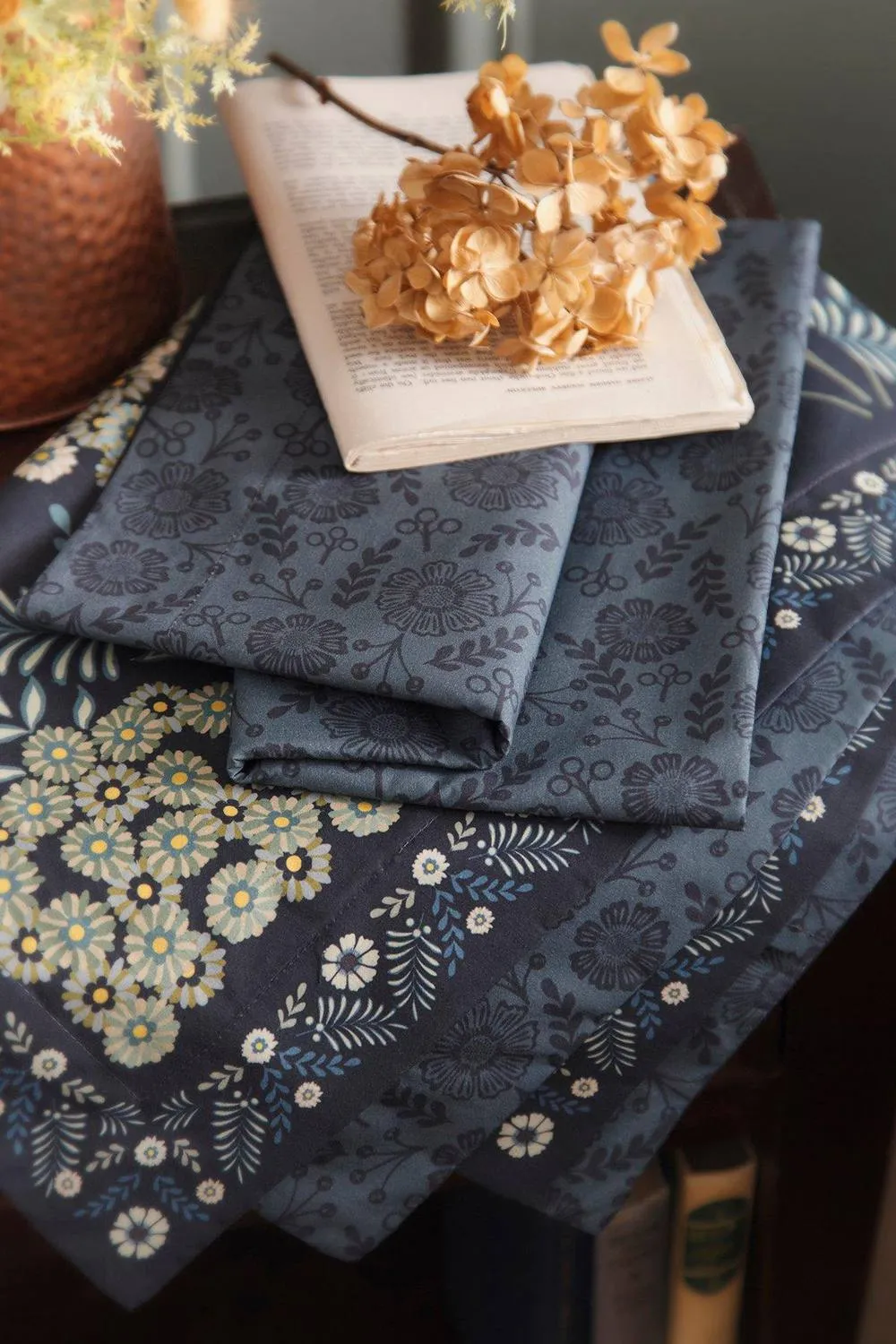 Appletree 'Evelina' Geometric Floral Duvet Cover Set in Navy 4