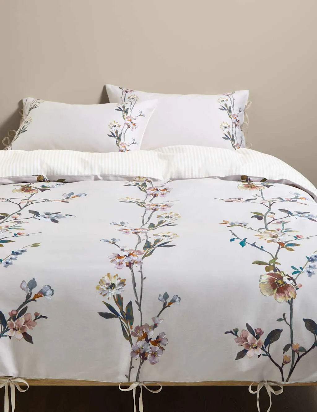 M&S Pure Cotton Trailing Blooms Bedding Set Light Grey Mix