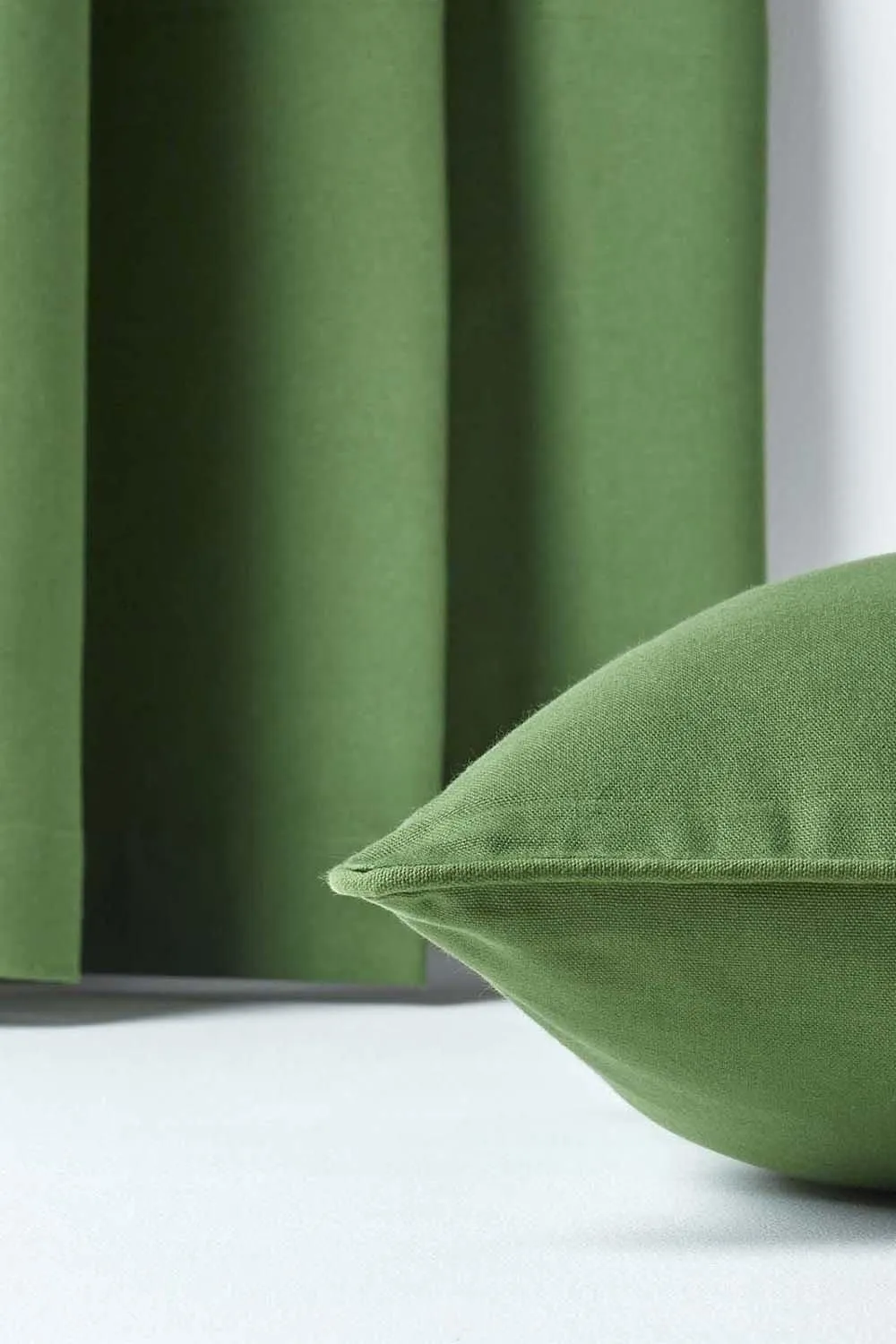 Homescapes Cotton Plain Cushion Cover in Olive 5