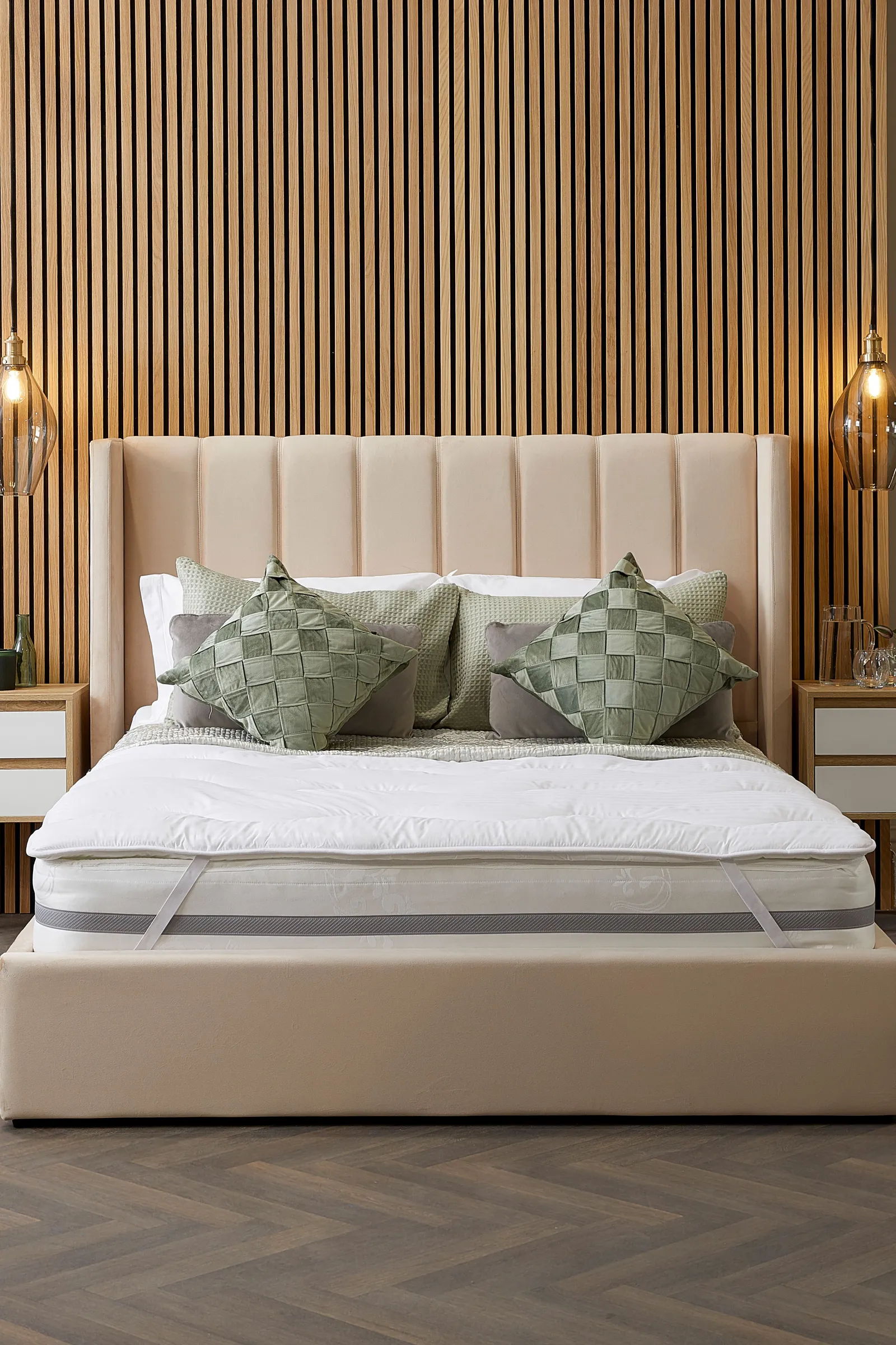Snuggledown Luxurious Hotel Anti Allergy Mattress Topper in White