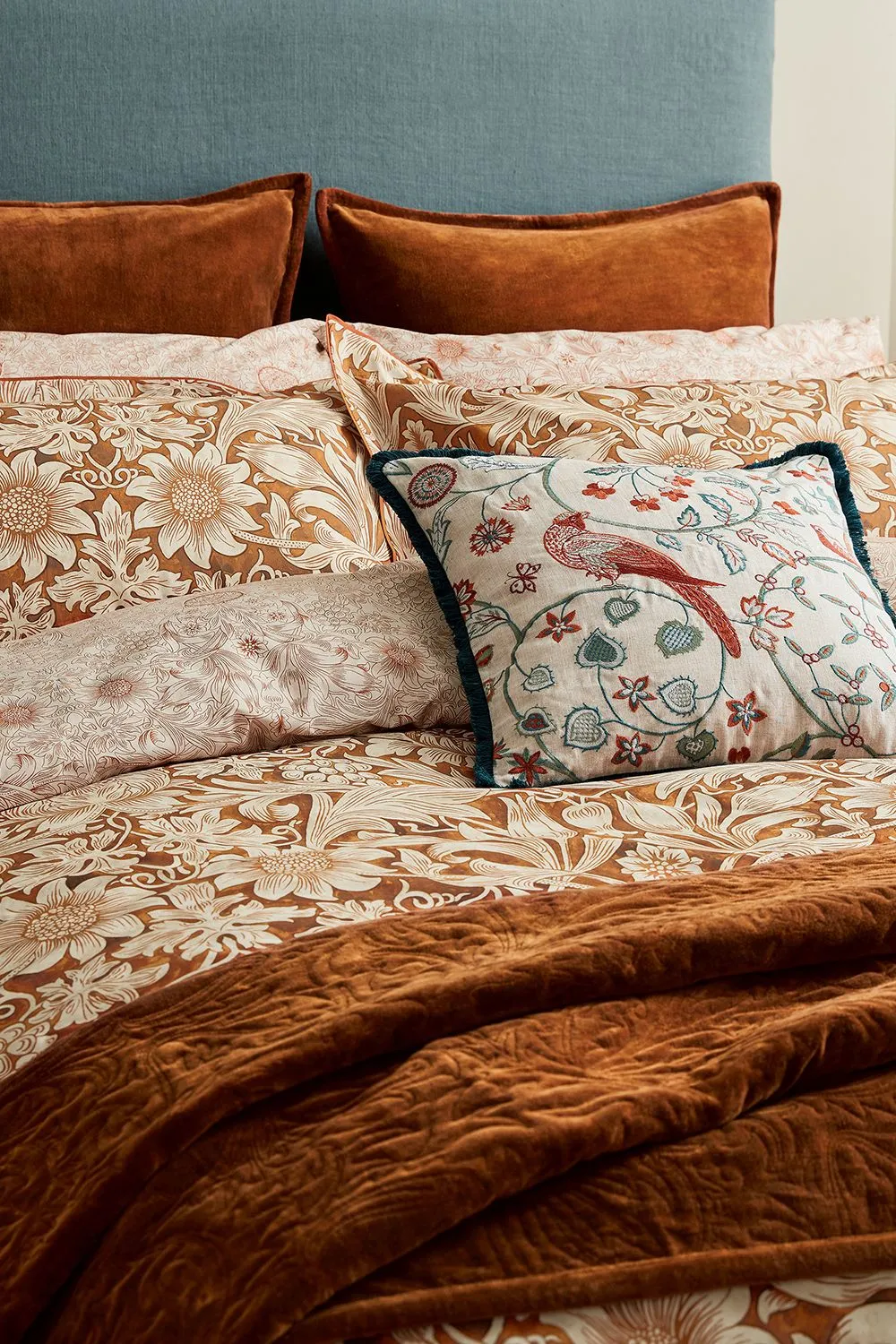 Morris & Co 'Sunflower' Cotton Standard Pillowcase Pair in Tan 3