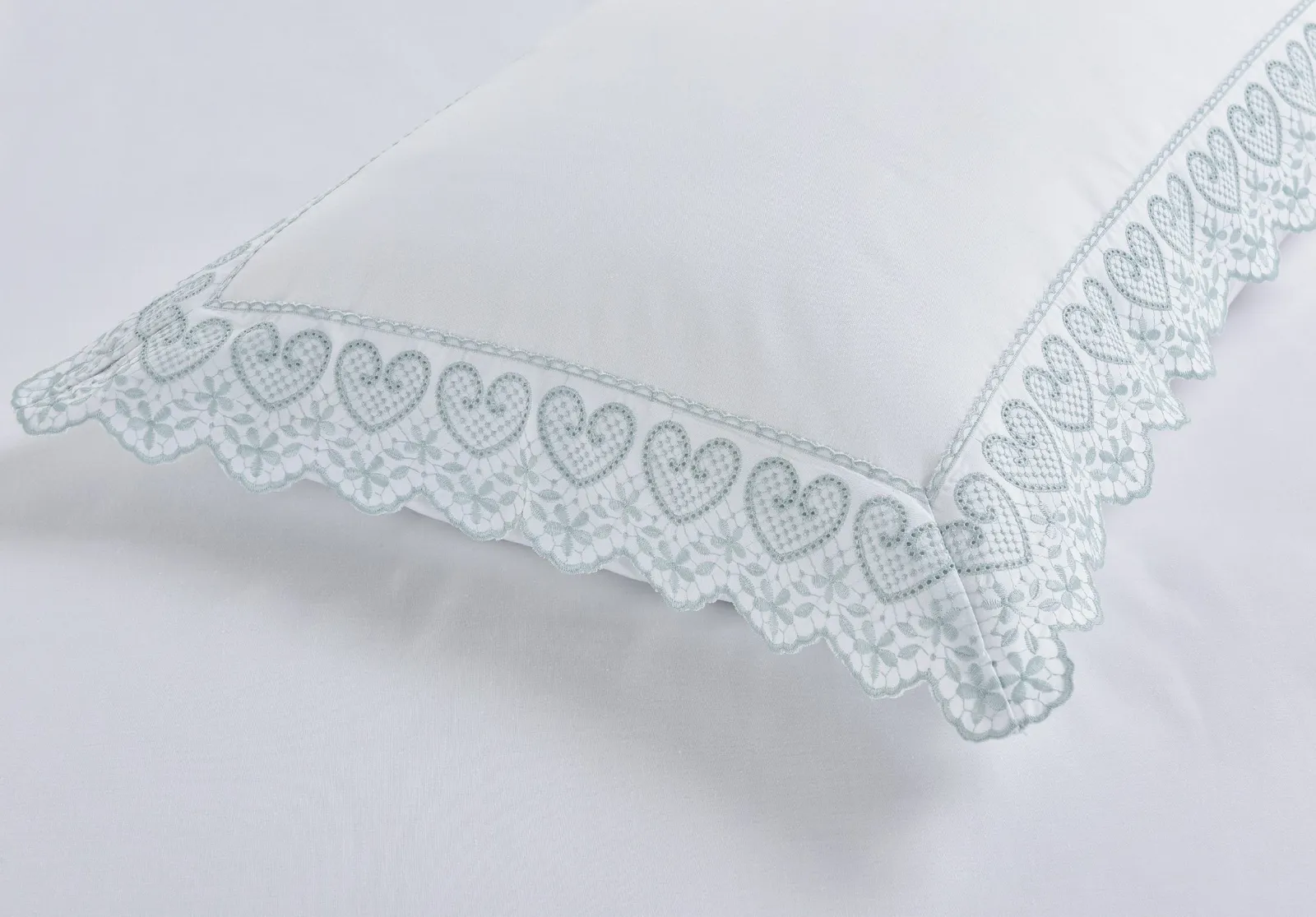 Rapport Home Elise Embroidered Floral Polyester Duvet Cover Set with Pillowcase in White 2
