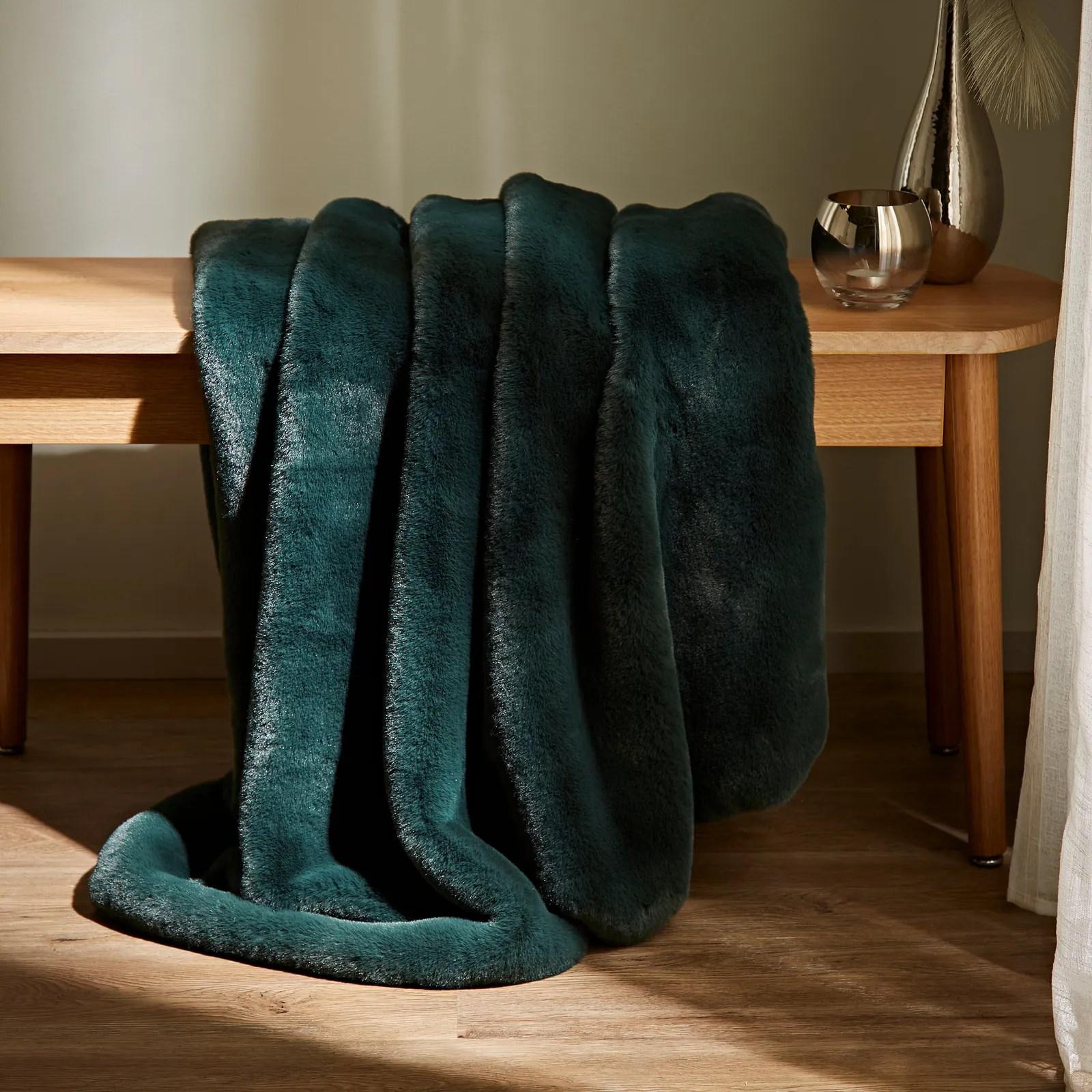 Silky Soft Faux Fur Recycled Throw Bottle (Green)