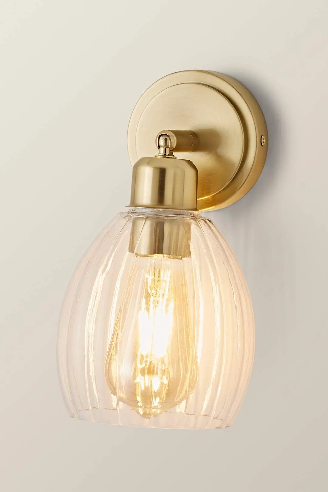 ValueLights Cheltenham Pair of Ribbed Glass Dome Spotlight Wall Lights with Bulbs in Gold 4