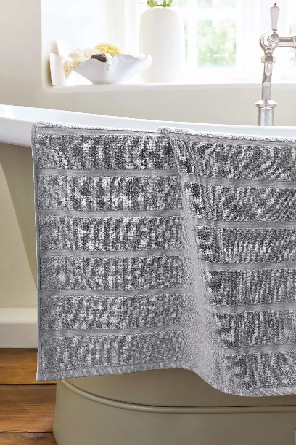 CHRISTY 'Signum' Heavyweight 100% Combed Cotton Bath Mat in Light Grey