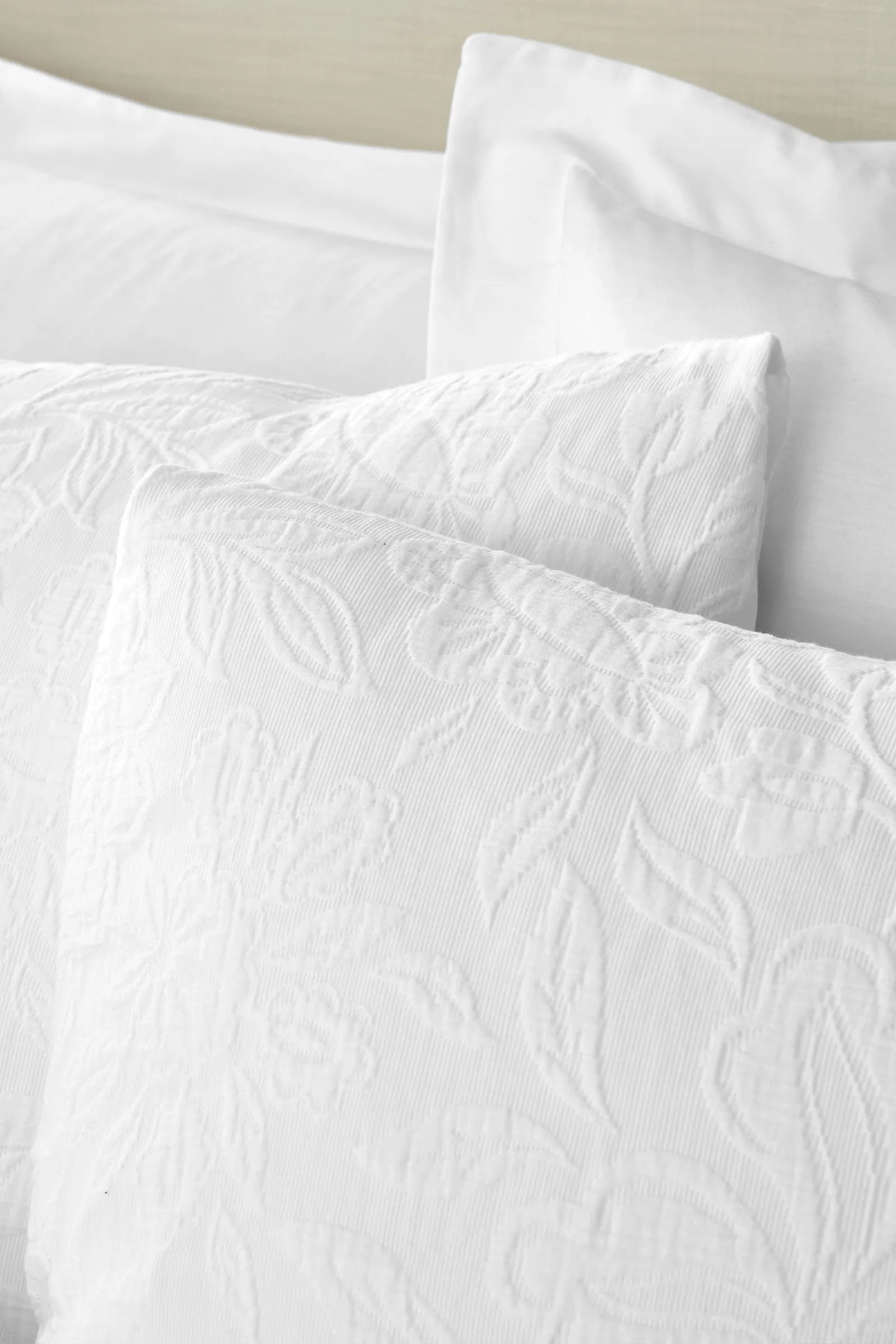 Bianca 'Fleur Matelasse' Jacquard 200 Thread Count Cotton Duvet Cover Set in White 3