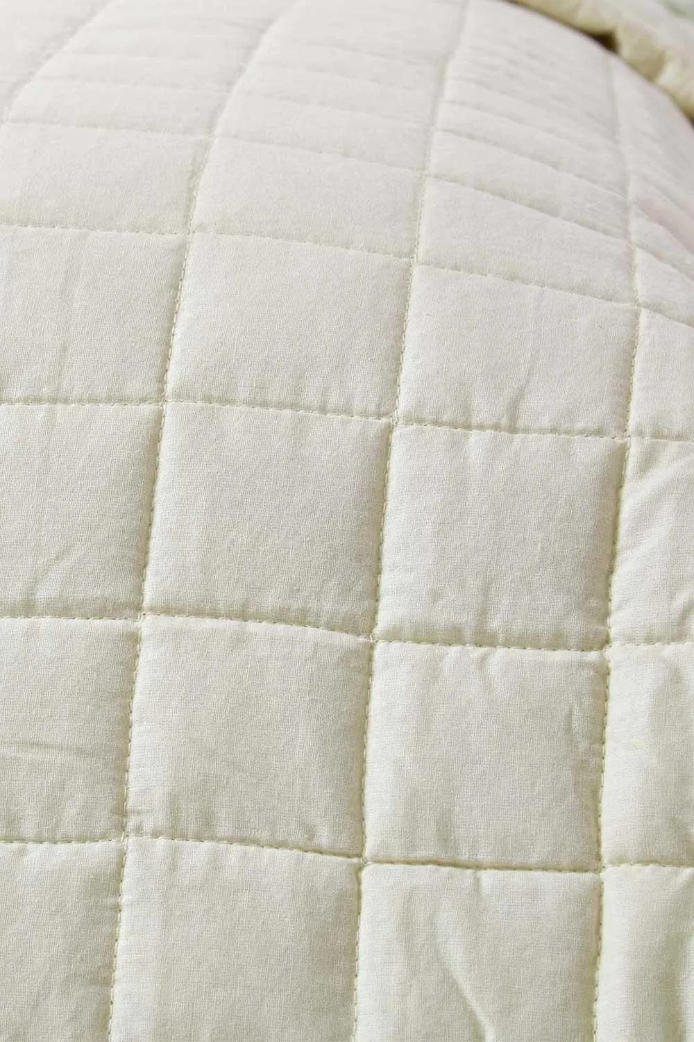 Homescapes Cotton Quilted Reversible Bedspread in Green 5