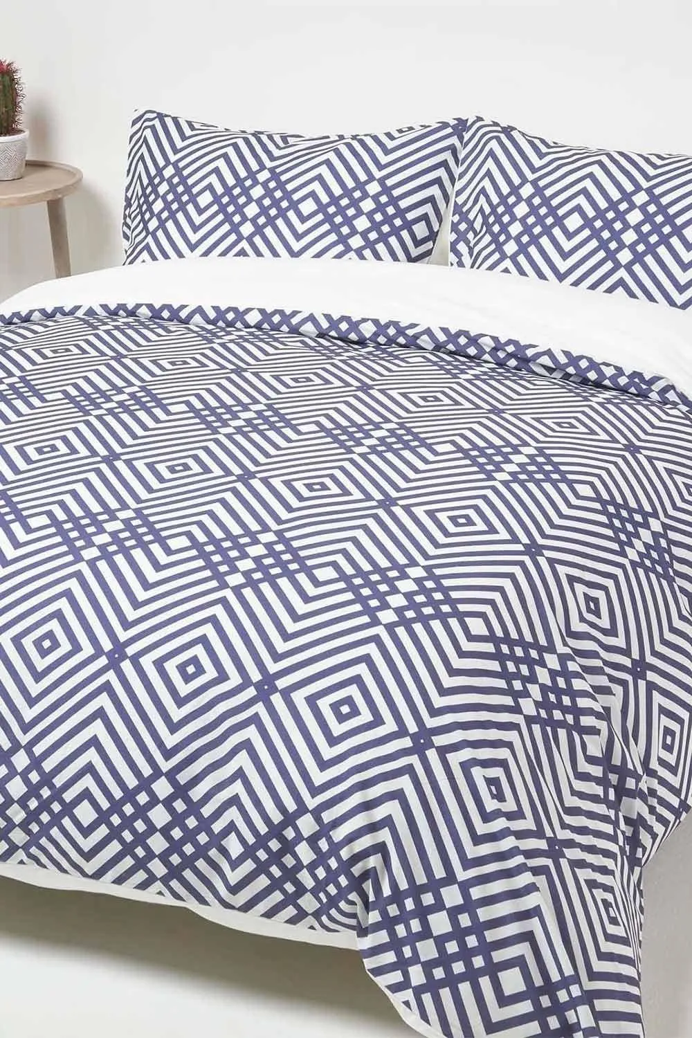 Homescapes Geometric Digitally Printed Cotton Duvet Cover Set in Indigo 6