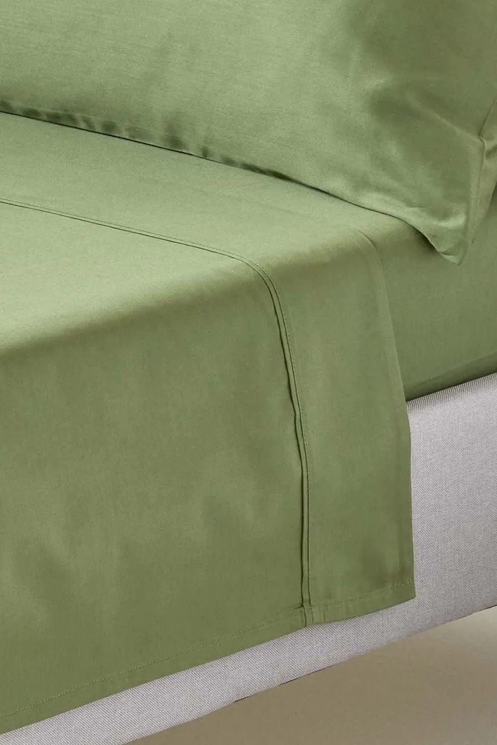 Homescapes Sateen Cotton Flat Sheet 400 TC in Green