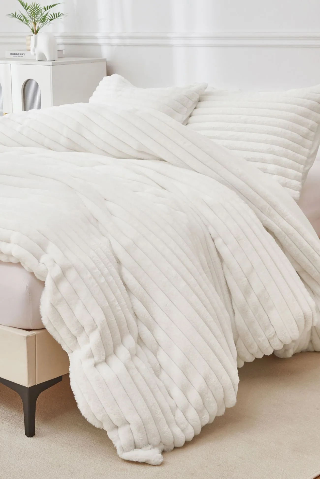 Ezysleep Super Soft Luxury Faux Fur Stripe Duvet in Cream 2