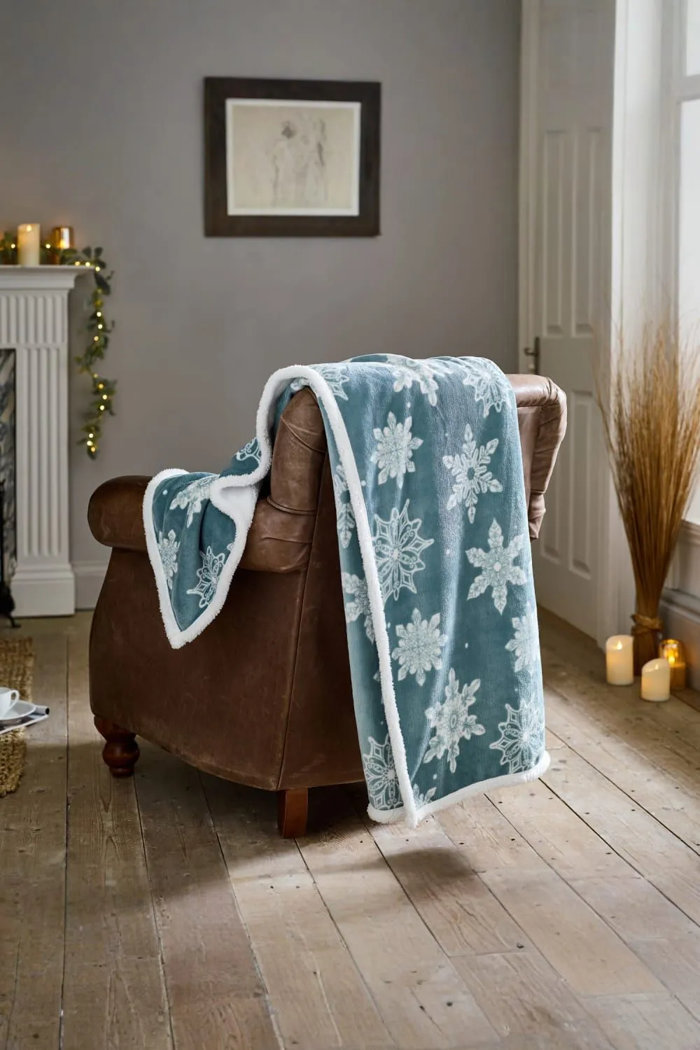 Deyongs Flurry Blue Snowflake Fleece Sherpa Throw - 130 x 170cm Soft Blanket | 1846 in Light Blue