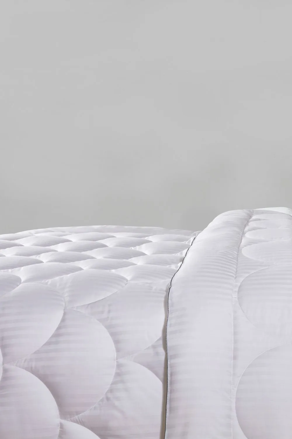 BHS Home Collection 13.5 Tog Microfibre Duvet in White 2