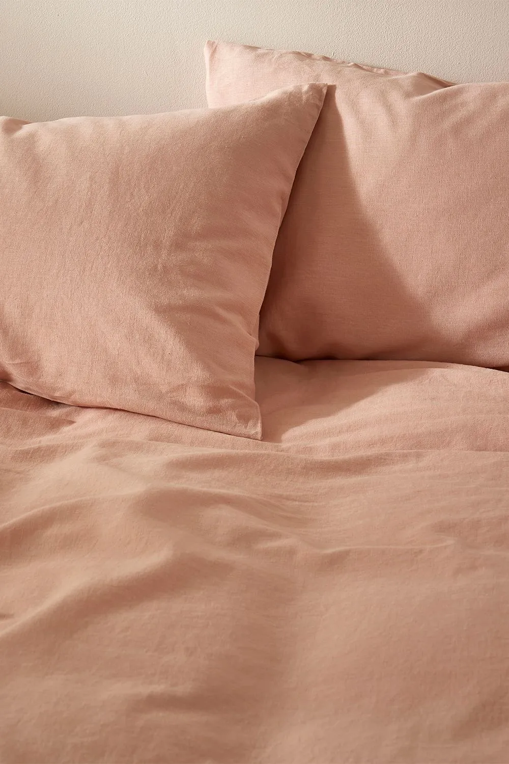 Martex Touch of Linen Housewife Pillowcase Pair in Pale Pink 5
