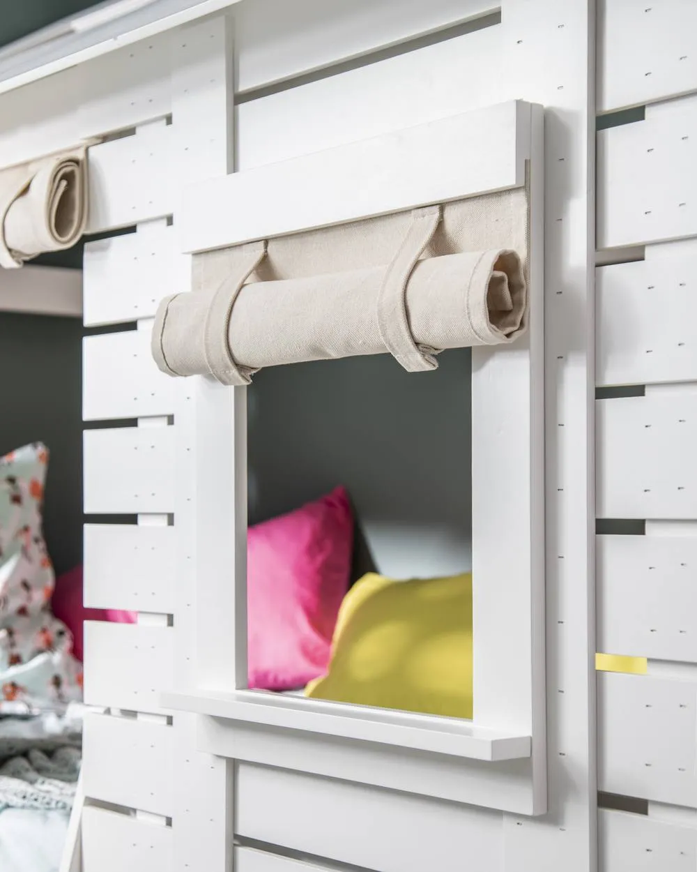 Nöa and Nani Christopher Treehouse Midsleeper Bed with Slide in White 5