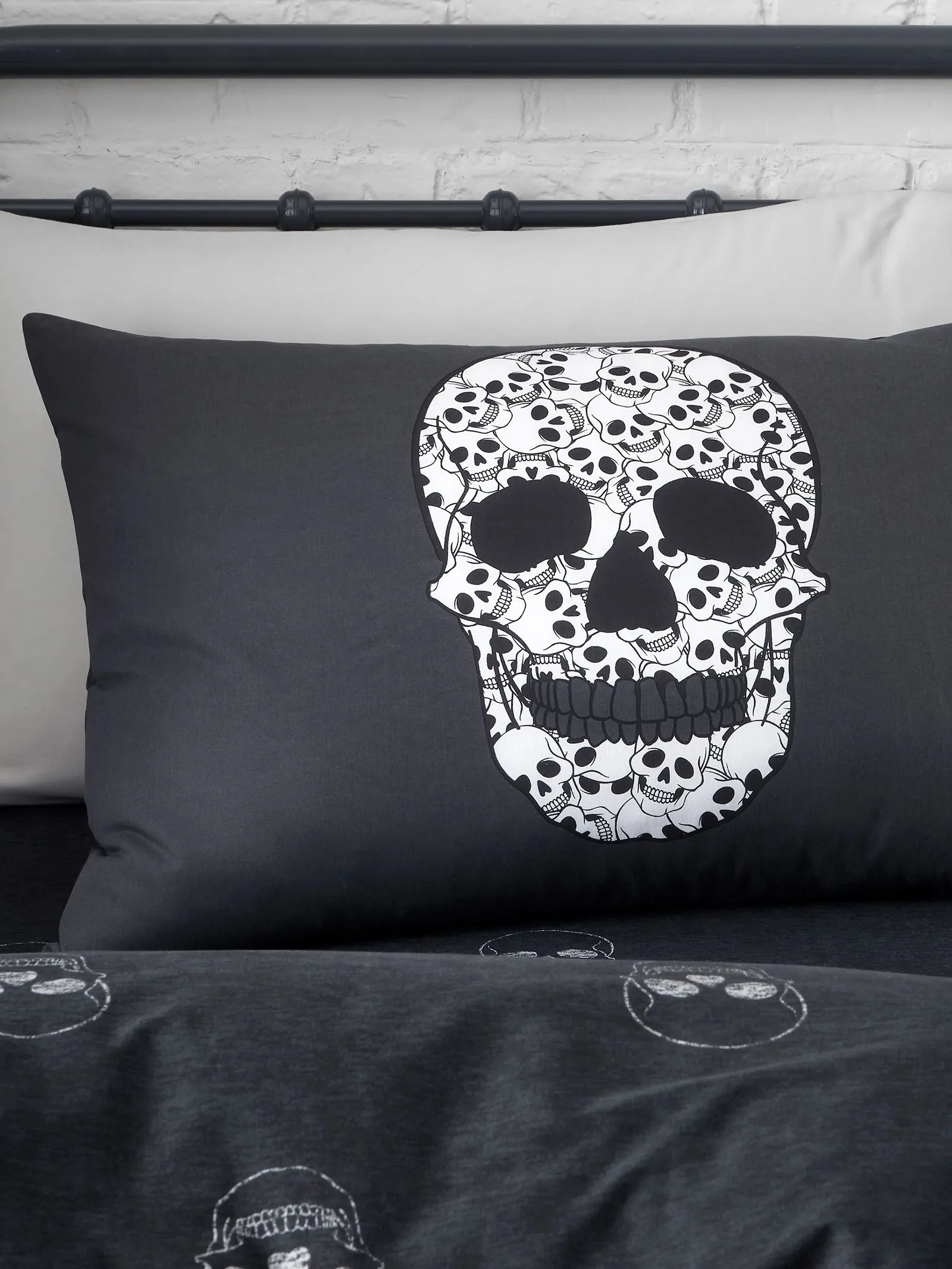 Catherine Lansfield 'Skulls' Halloween Duvet Cover Set in Grey 3
