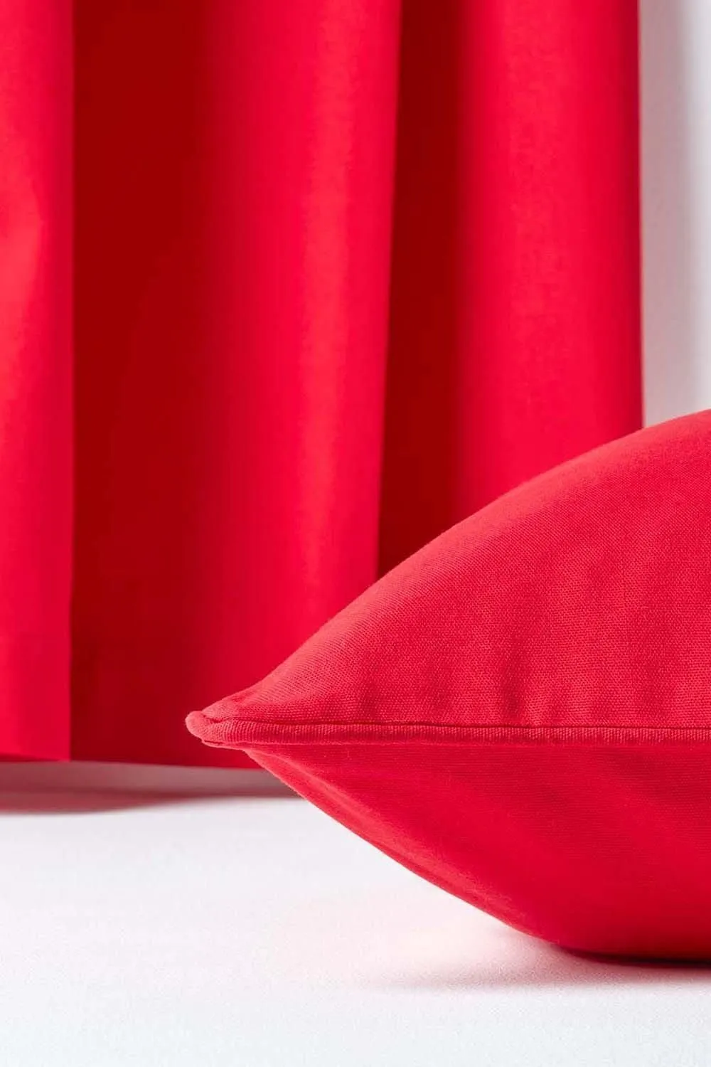 Homescapes Cotton Plain Cushion Cover in Red 5