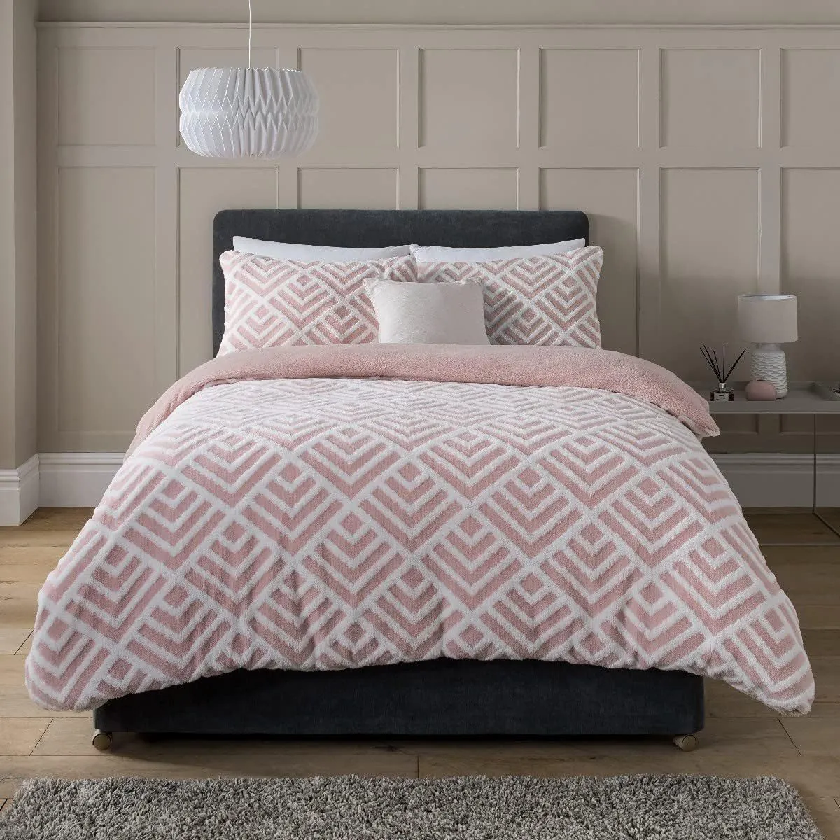 Smart Living Luxurious Geometric Jacquard Fleece Duvet Cover with Pillowcases in Pink